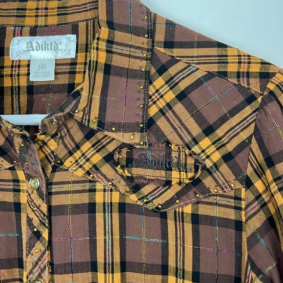 Adiktd snap-up collar shirt in brown and gold with metallic flossing det… - Picture 7 of 11